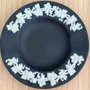 Vintage Wedgwood Black Basalt Jasperware Round Ashtray Grapevine Border England